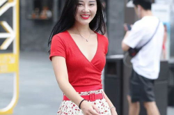 民国风小姐姐穿裙子跳舞,小姐姐演绎复古风情舞蹈